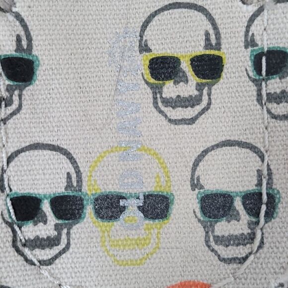 💜Old Navy Tan Canvas Raw Hemline Skull Print Flip Flops Youth Size 6 - Picture 3 of 5